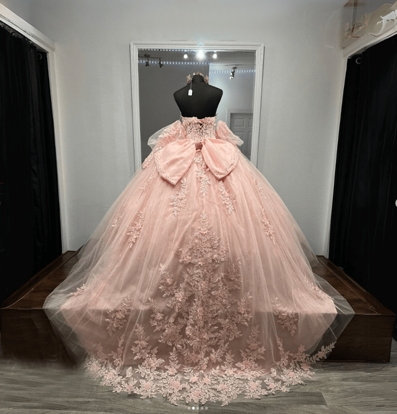 Ball-Gown Pink Tulle Sweetheart Sleeveless Quinceanera Dresses with Bow
