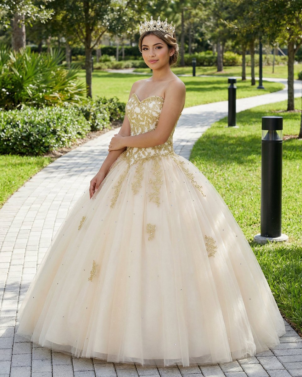 Quinceanera Dress Ivory Ball Gown Sweetheart Appliques Beading Prom Dresses - KissProm