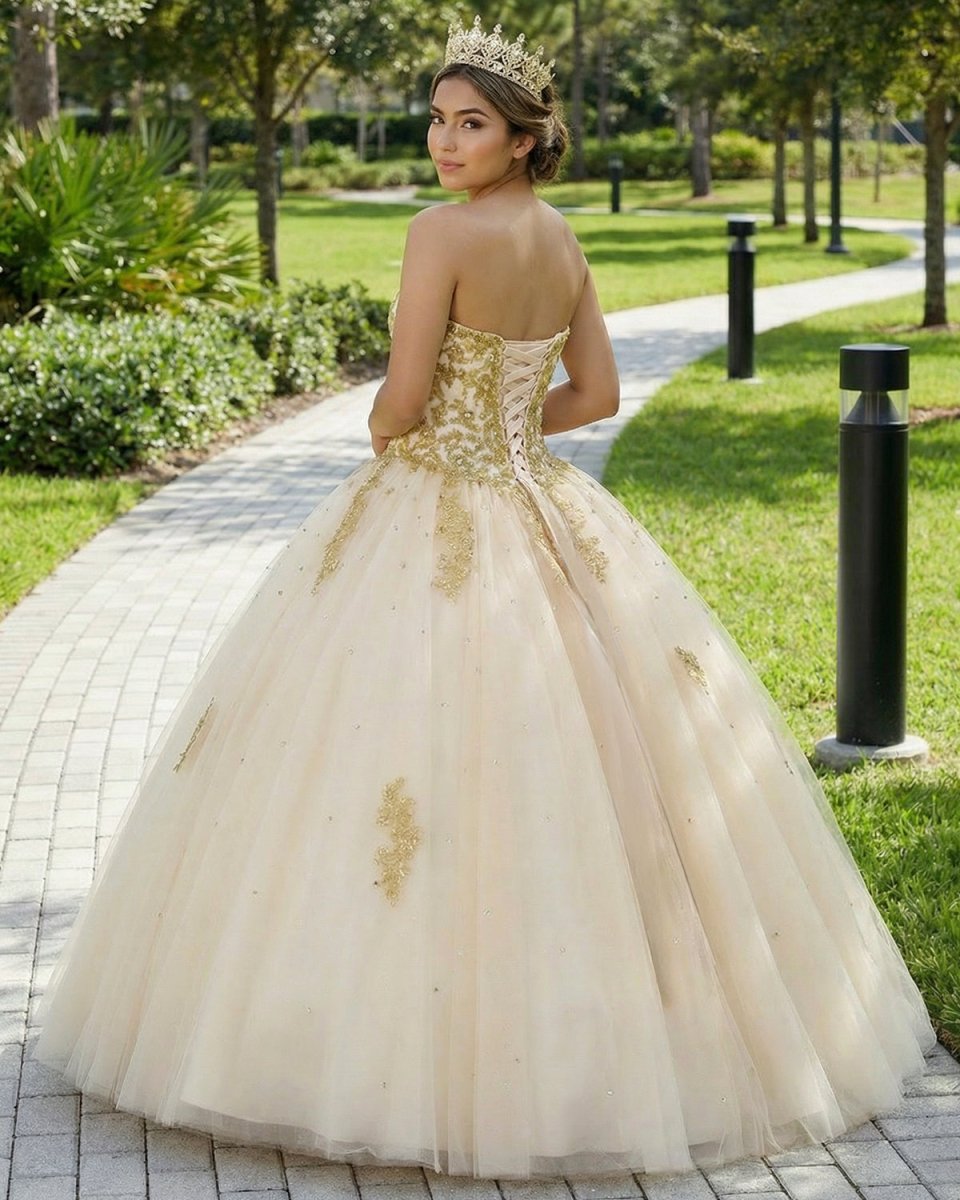 Quinceanera Dress Ivory Ball Gown Sweetheart Appliques Beading Prom Dresses - KissProm